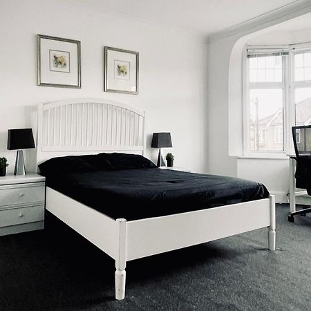 Cozy Private Rooms In Homestay Ilford Exterior photo