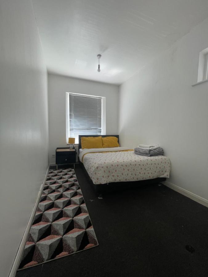 Cozy Private Rooms In Homestay Ilford Exterior photo