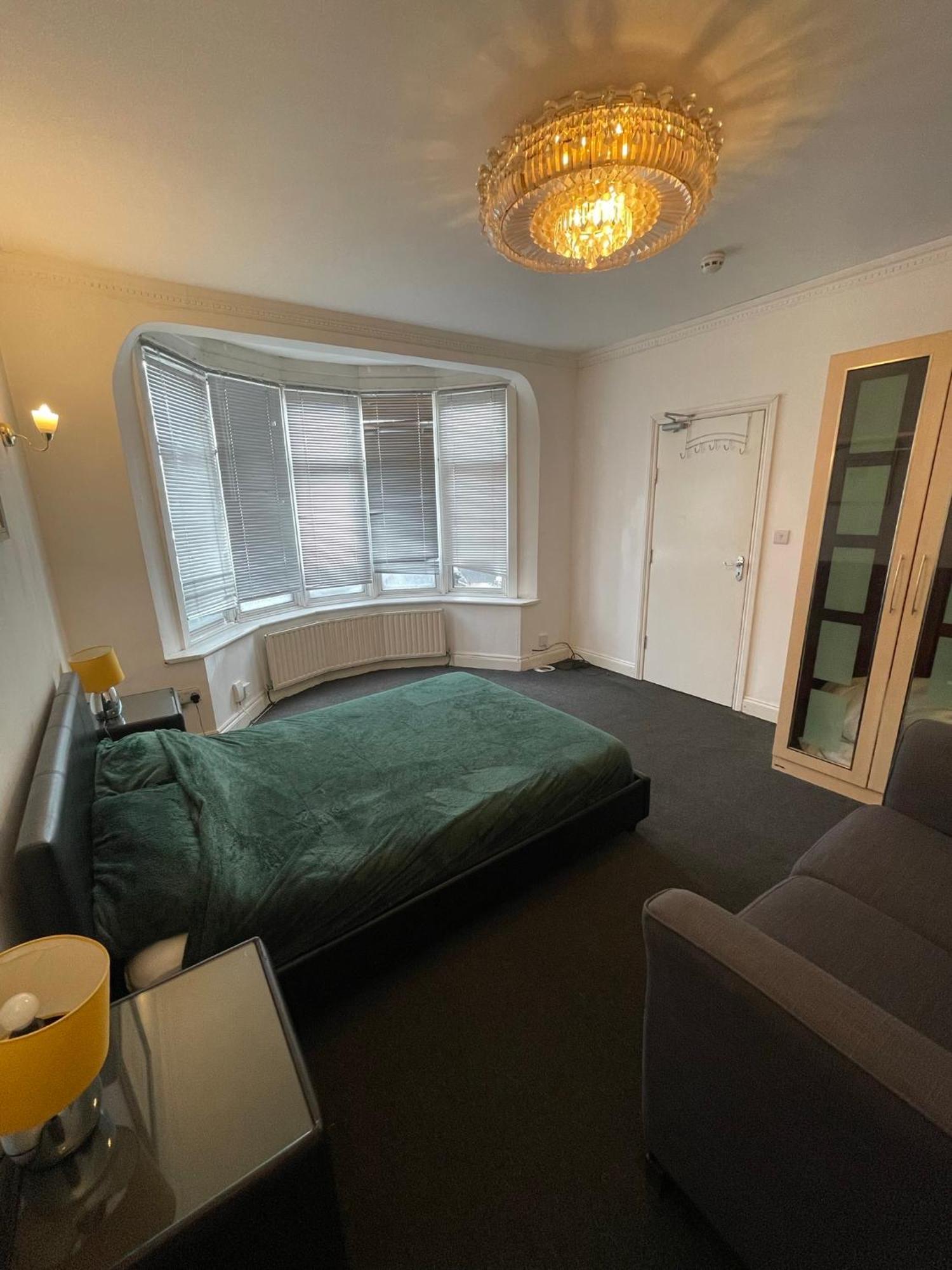 Cozy Private Rooms In Homestay Ilford Exterior photo