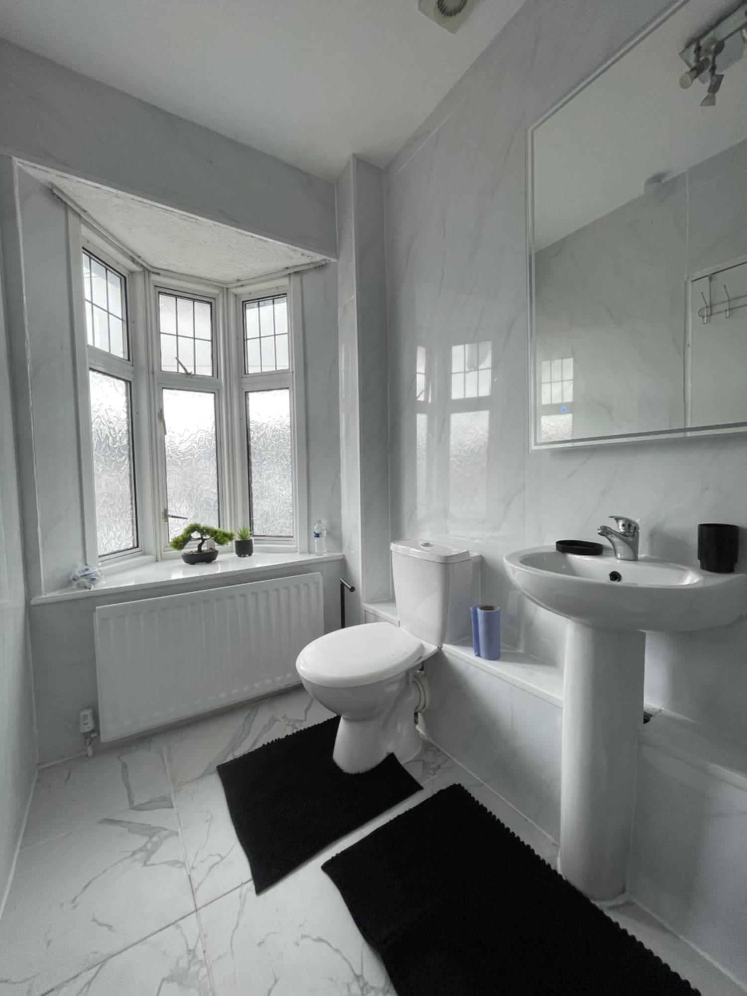 Cozy Private Rooms In Homestay Ilford Exterior photo