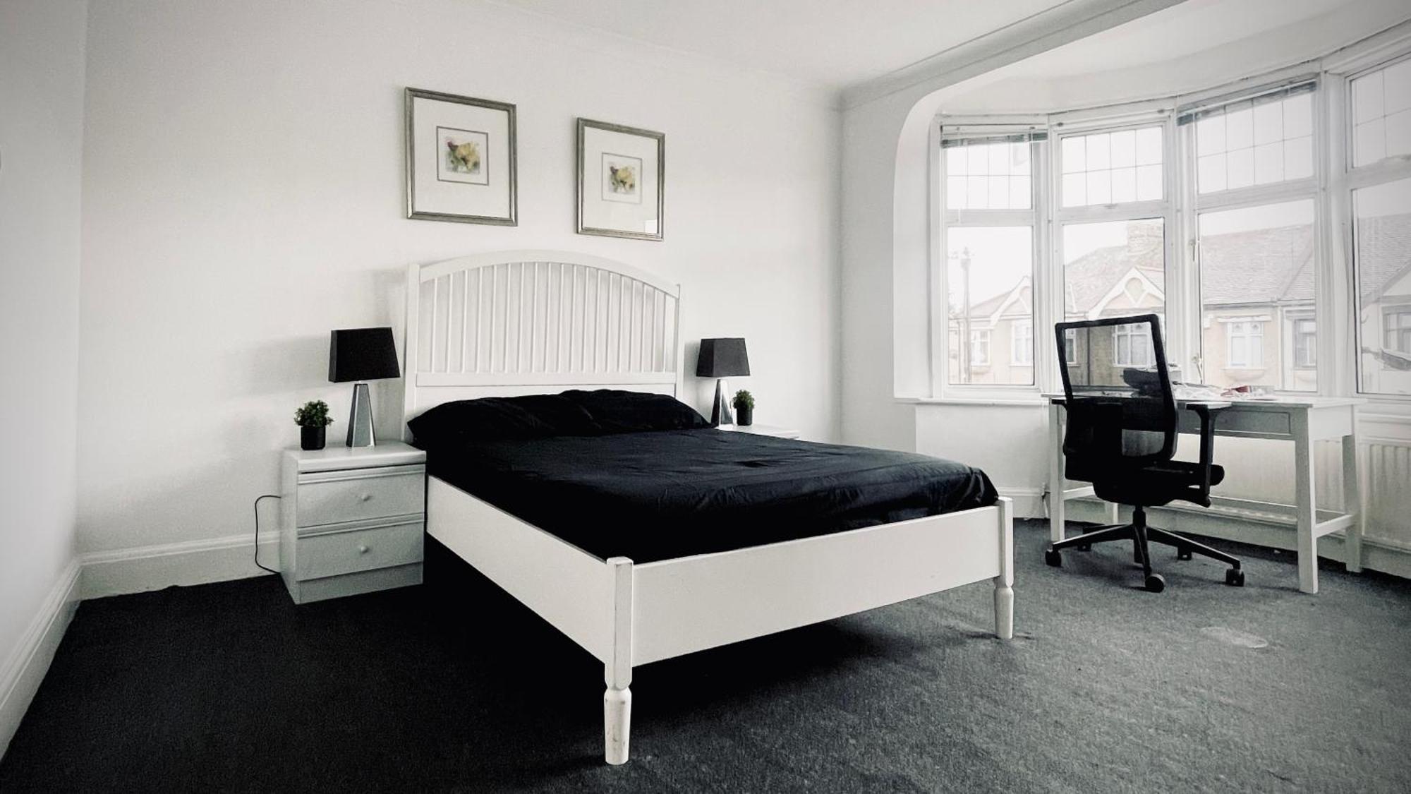 Cozy Private Rooms In Homestay Ilford Exterior photo